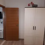 Laura M *
