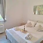 Laura M * Vodice